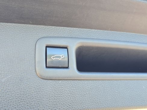 Used 2021 Toyota Highlander XLE image 13