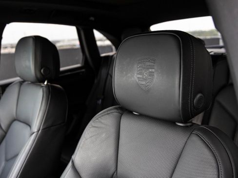 Certified 2025 Porsche Macan image 23