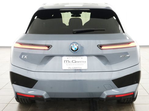 Used 2024 BMW iX xDrive50 w/ Premium Package AWD/4WD image 4