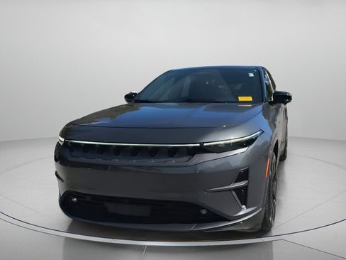 Used 2025 Jeep Wagoneer S Launch Edition image 8