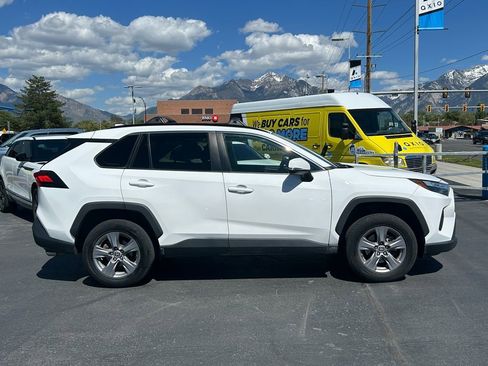 Used 2022 Toyota RAV4 XLE AWD/4WD image 2