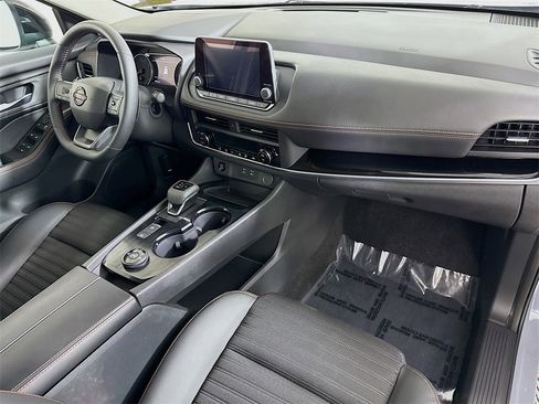 Certified 2025 Nissan Rogue SV image 33