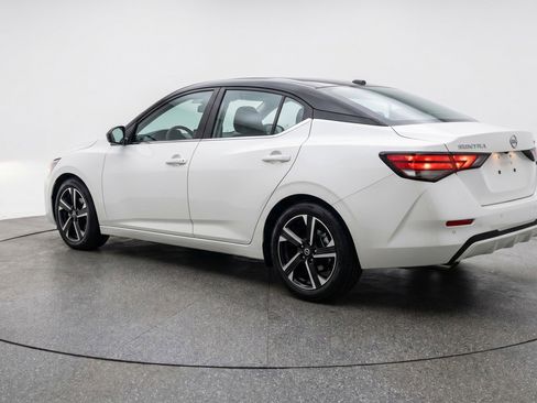 Used 2025 Nissan Sentra SV FWD image 6
