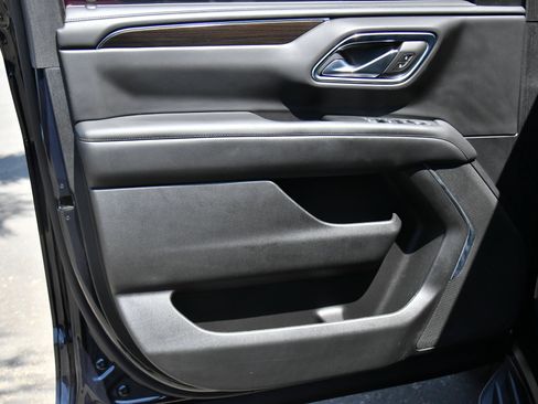 Used 2024 GMC Yukon SLE AWD/4WD image 13