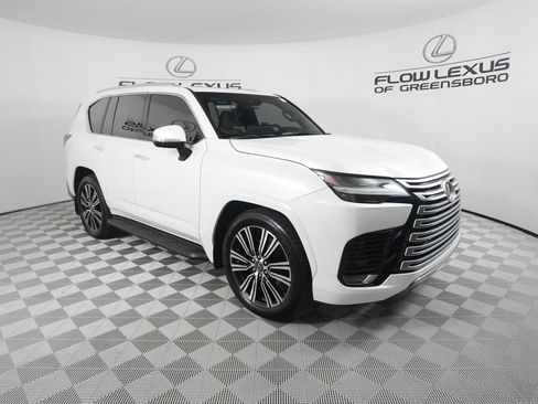 Used 2024 Lexus LX 600 4WD w/ Luxury Package image 3