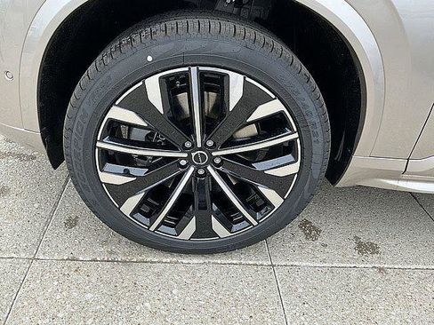 New 2026 Volvo XC90 T8 Plus w/ Protection Package Premier AWD/4WD image 12