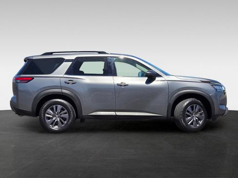 Used 2022 Nissan Pathfinder SV AWD/4WD image 3