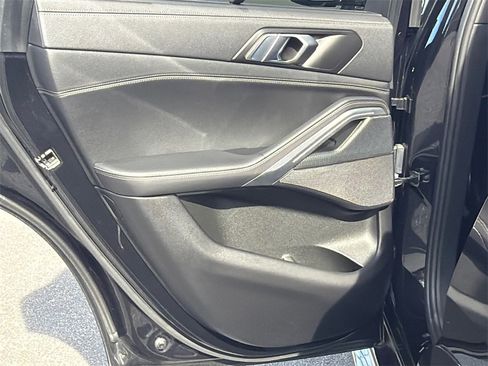 Used 2022 BMW X6 xDrive40i w/ Executive Package image 22
