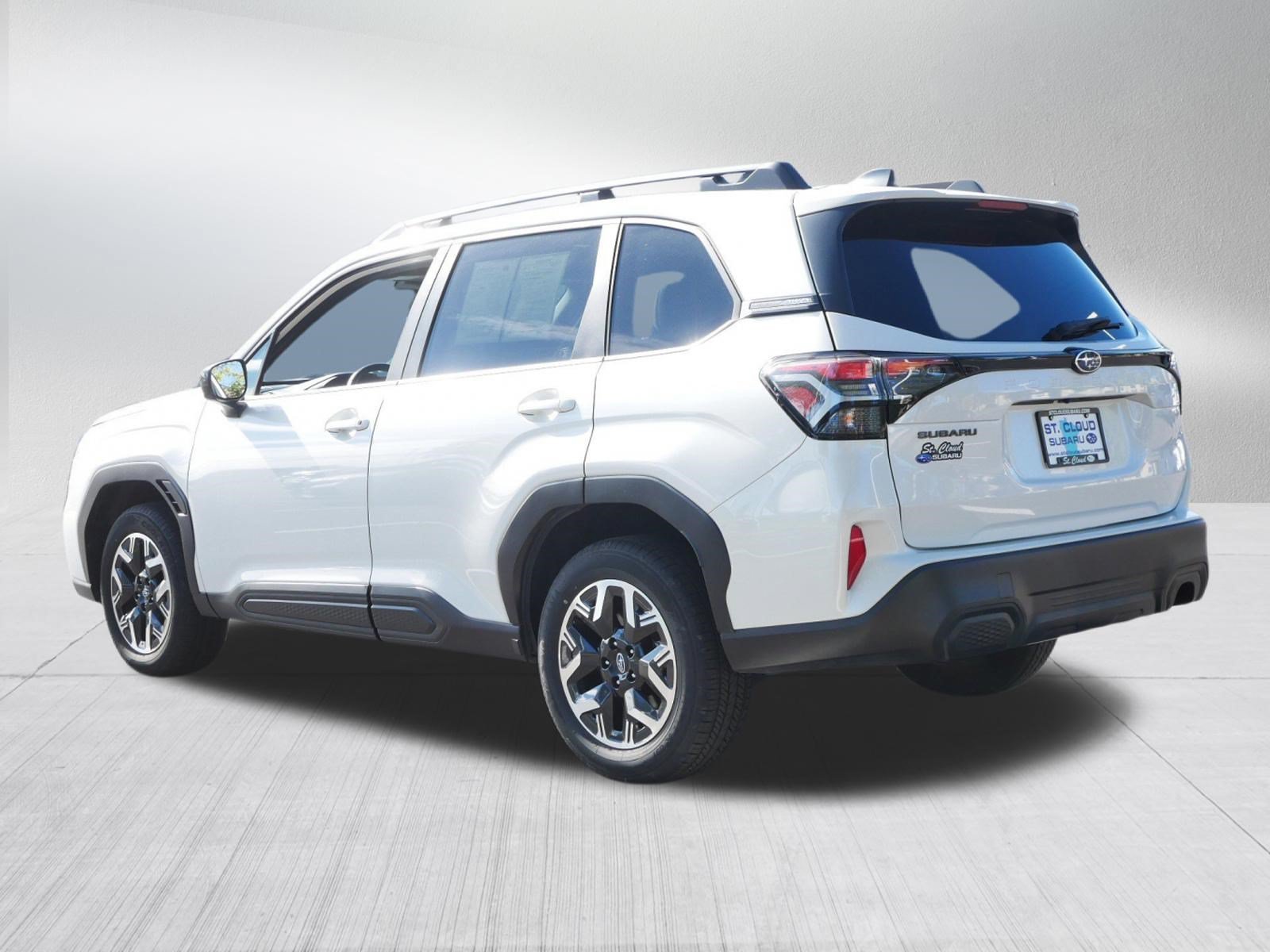 Certified 2025 Subaru Forester Premium AWD/4WD image 5