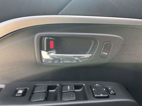 Used 2012 MAZDA MAZDA5 Sport FWD image 13