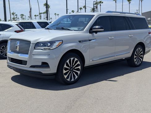 Certified 2024 Lincoln Navigator L Reserve AWD/4WD image 5