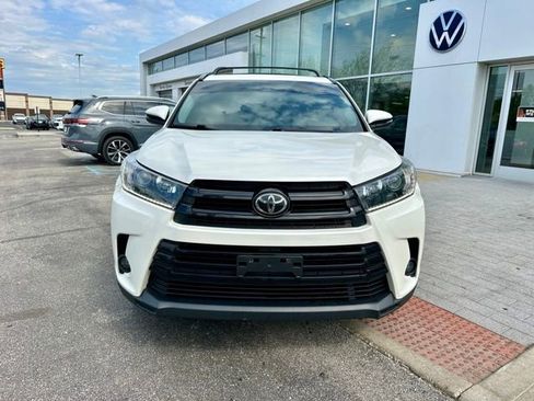 Used 2019 Toyota Highlander SE image 2