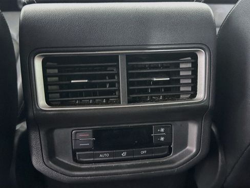 Used 2024 Volkswagen Atlas SE FWD image 25