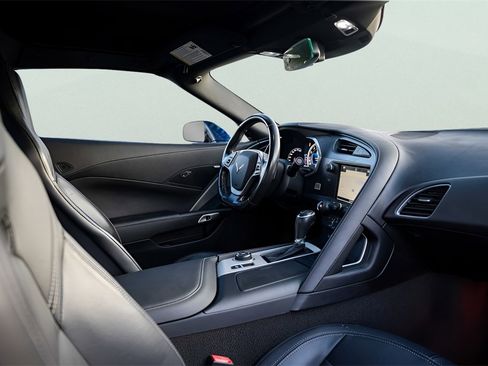 Used 2017 Chevrolet Corvette Stingray Coupe w/ Carbon Flash Badge Package image 30