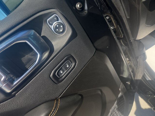 Used 2026 Jeep Wrangler Unlimited Sahara AWD/4WD image 11