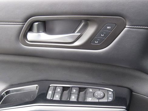 Used 2022 Nissan Pathfinder SL AWD/4WD image 39