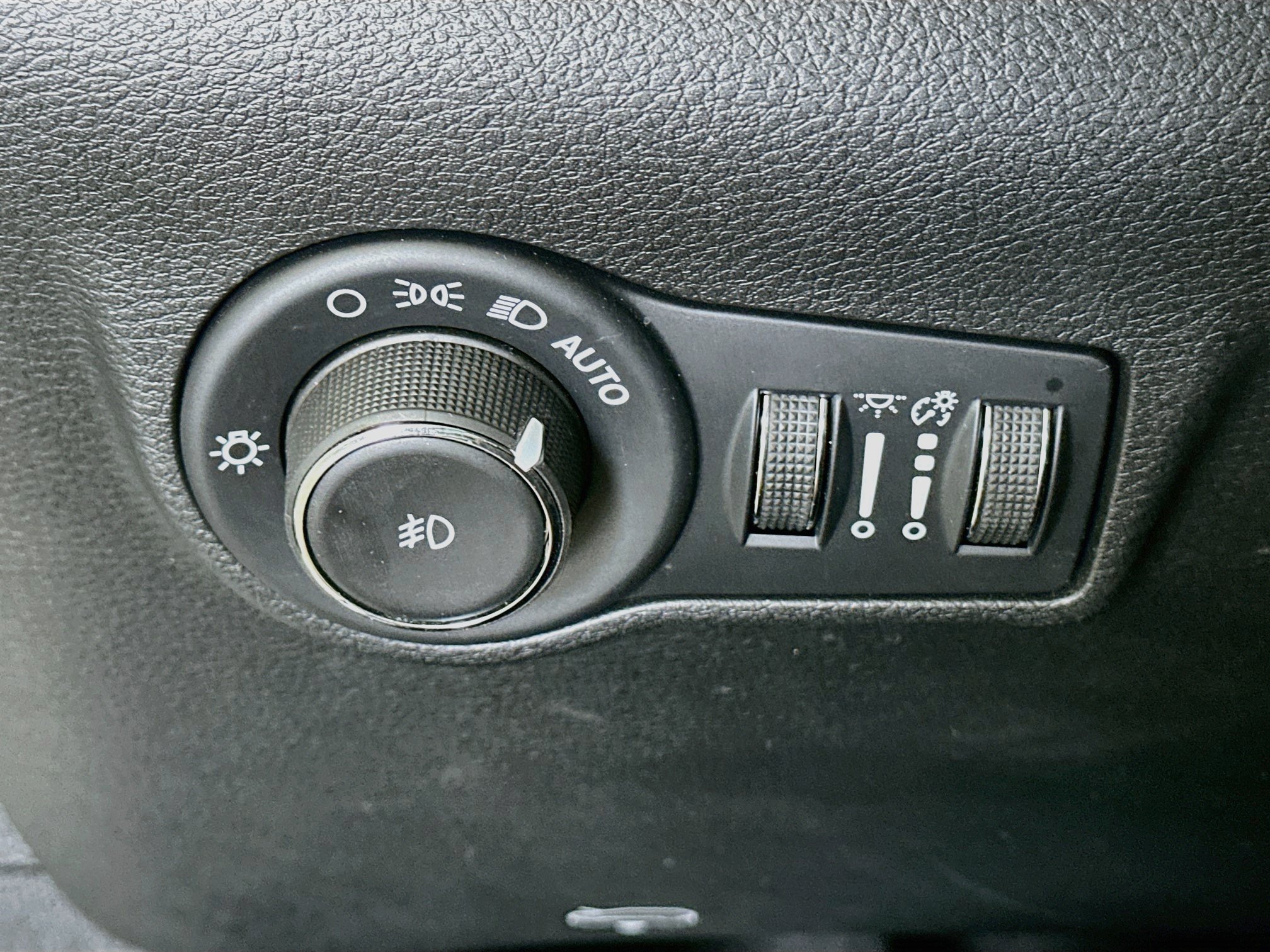Used 2025 Jeep Compass Trailhawk AWD/4WD image 17