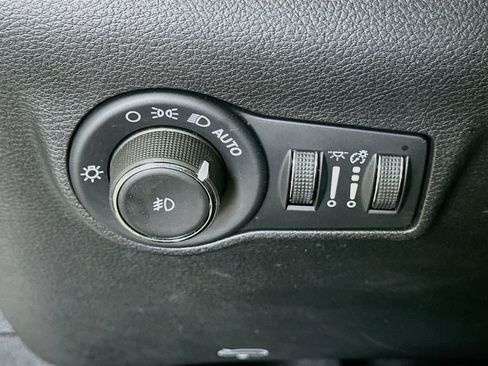 Used 2025 Jeep Compass Trailhawk AWD/4WD image 17