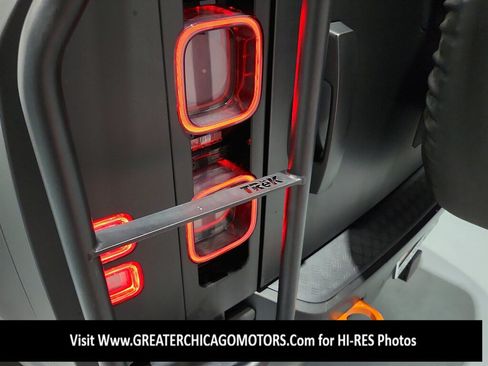 Used 2023 Land Rover Defender 130 SE AWD/4WD image 20