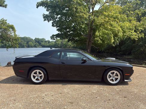 Used 2016 Dodge Challenger R/T Scat Pack RWD image 3