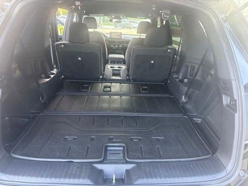 Used 2025 Honda Pilot Sport image 12