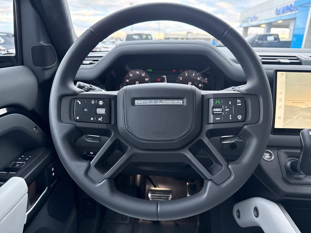Used 2025 Land Rover Defender 130 V8 AWD/4WD image 17