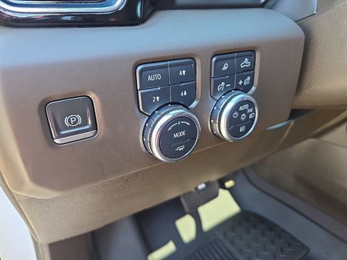 Used 2023 GMC Sierra 1500 Denali w/ Denali Reserve Package AWD/4WD image 11