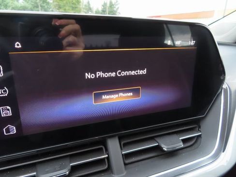 Used 2025 Chevrolet Trax LT w/ Driver Confidence Package FWD image 19