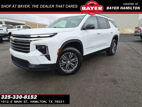 Used 2025 Chevrolet Traverse LT image 1