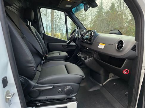 New 2025 Mercedes-Benz Sprinter 2500 image 19