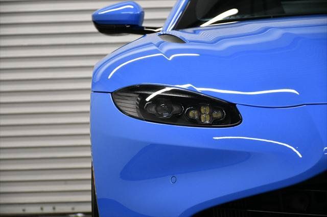 Used 2021 Aston Martin V8 Vantage Roadster RWD image 25