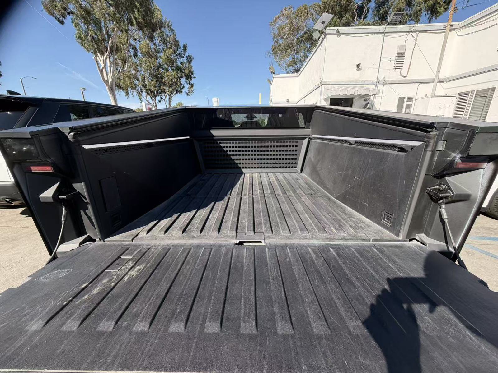 Used 2024 Tesla Cybertruck AWD Crew Cab image 17