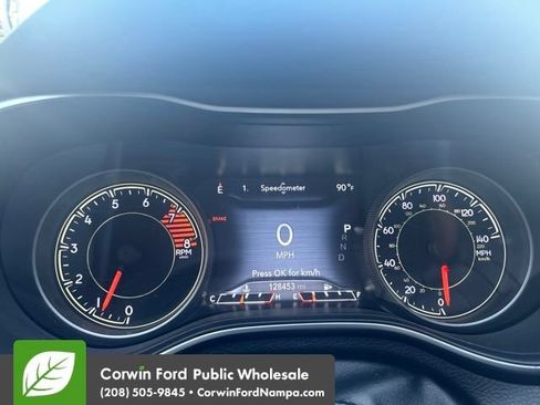 Used 2019 Jeep Cherokee Trailhawk AWD/4WD image 11