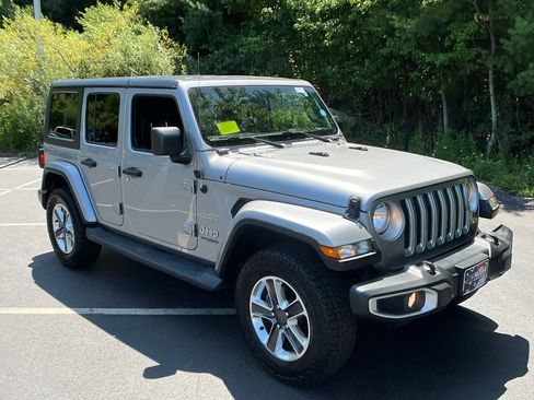 Used 2019 Jeep Wrangler Unlimited Sahara w/ Cold Weather Group AWD/4WD image 7