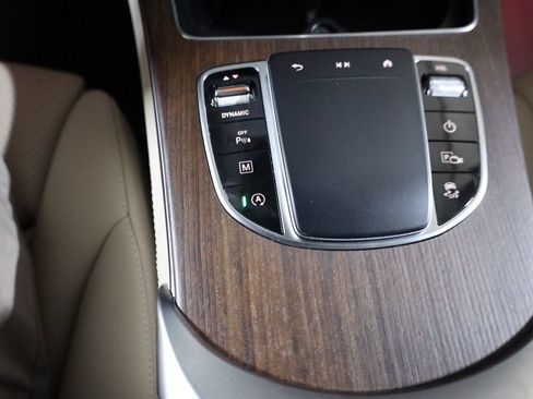 Used 2020 Mercedes-Benz GLC 300 4MATIC image 25