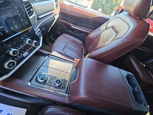 Used 2024 Ford Expedition Limited image 18