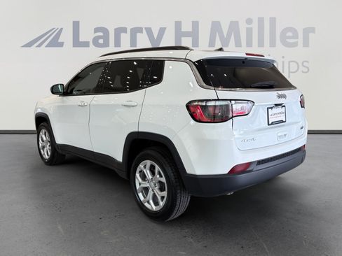 Used 2024 Jeep Compass Latitude AWD/4WD image 3