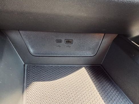 Used 2026 Chevrolet Equinox LT AWD/4WD image 9