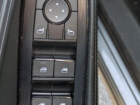 Used 2024 Nissan Rogue SV AWD/4WD image 15