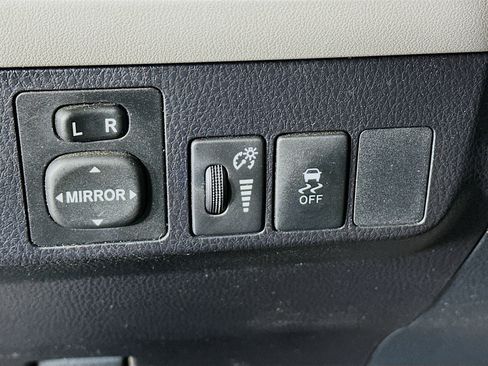 Used 2015 Toyota RAV4 LE image 16