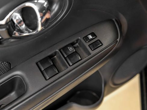 Used 2019 Nissan Versa SV FWD image 47