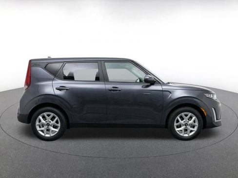 Used 2025 Kia Soul LX w/ LX Technology Package FWD image 9