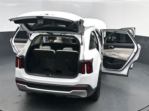 Used 2025 Kia Sorento S w/ Panoramic Sunroof Package image 30