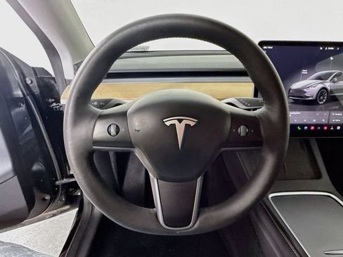 Used 2024 Tesla Model Y Long Range AWD/4WD image 10
