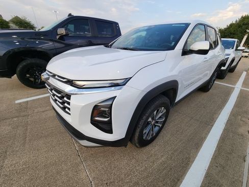 Used 2026 Chevrolet Equinox LT FWD image 3