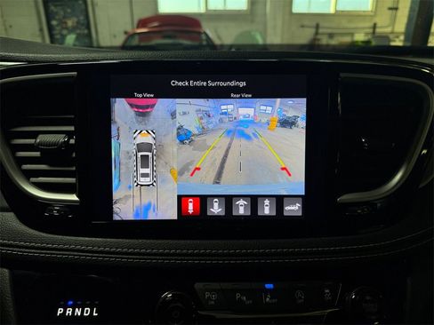 Used 2022 Chrysler Pacifica Touring-L w/ Uconnect Theater Family Group image 18