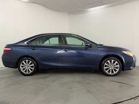 Used 2017 Toyota Camry SE FWD image 5