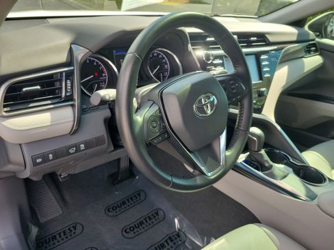 Used 2020 Toyota Camry SE image 18