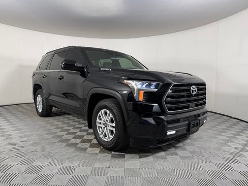 Used 2025 Toyota Sequoia SR5 AWD/4WD image 2