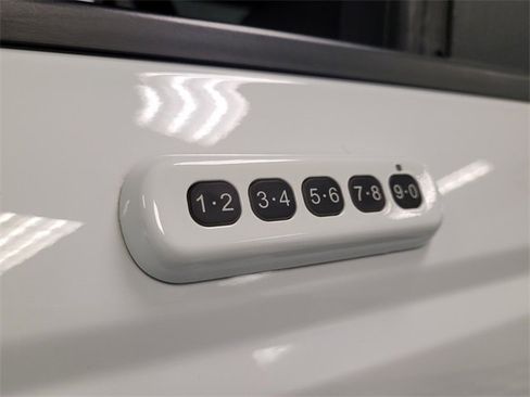 Used 2023 Ford Bronco Wildtrak image 16